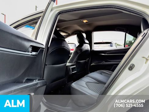 Used 2020 Toyota Camry SE FWD image 16