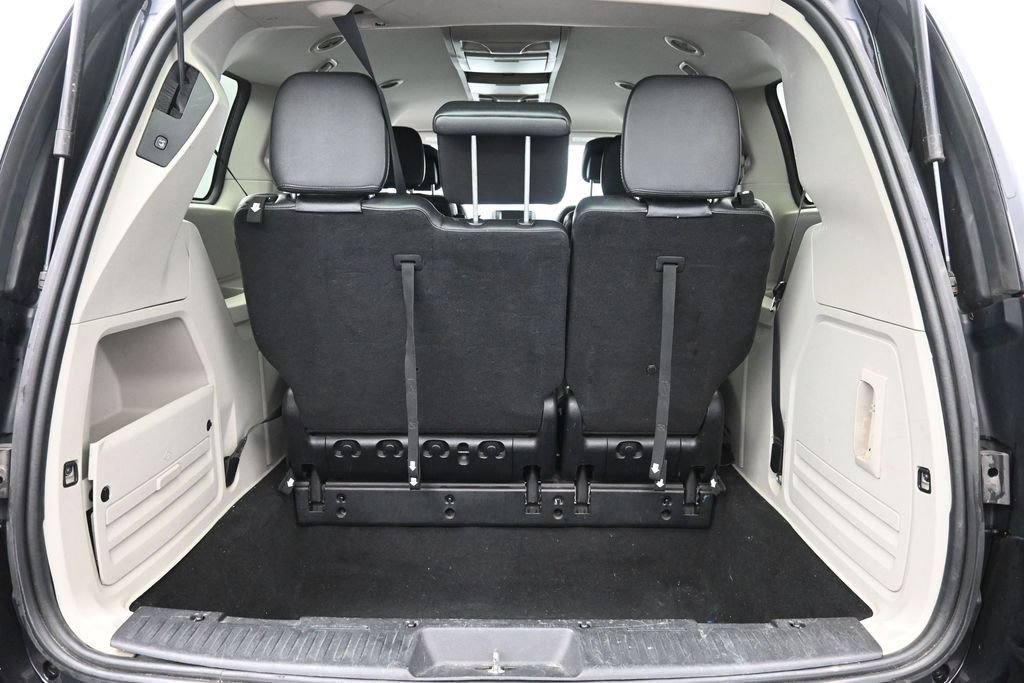 Used 2014 Chrysler Town & Country Touring FWD image 26