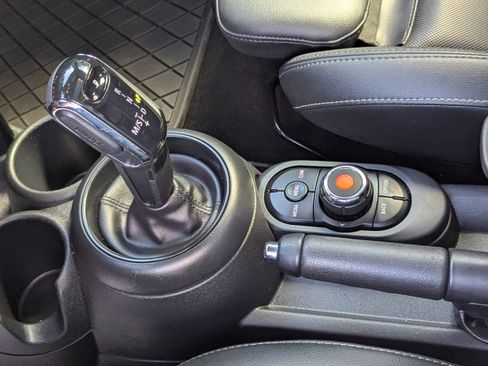 Used 2022 MINI Cooper S w/ Premium Package image 24