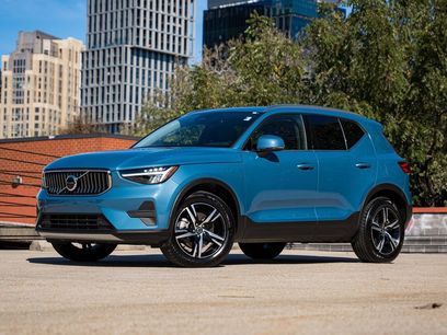 Certified 2025 Volvo XC40 B5 Core