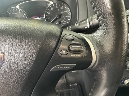 Used 2020 Nissan Pathfinder SL AWD/4WD image 27