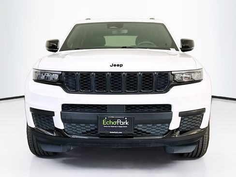 Used 2023 Jeep Grand Cherokee L Laredo image 2