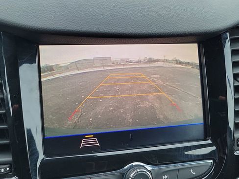 Used 2022 Chevrolet Trax LT w/ LT Convenience Package image 17