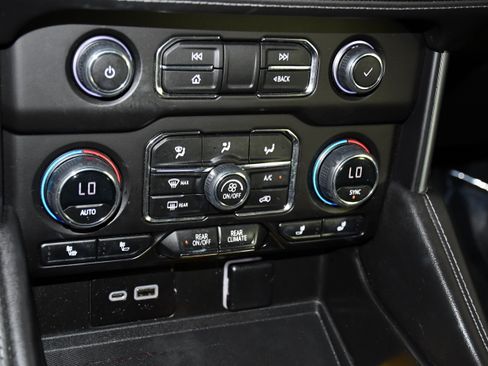 Used 2023 Chevrolet Tahoe LT w/ Luxury Package AWD/4WD image 31