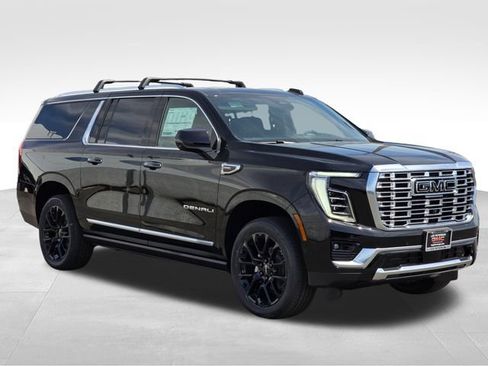 New 2026 GMC Yukon XL Denali w/ Denali Reserve Package AWD/4WD image 7