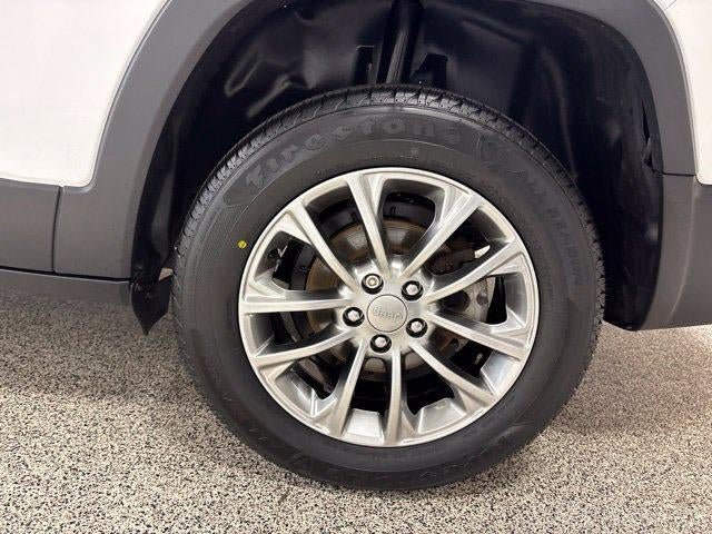 Used 2019 Jeep Cherokee Latitude Plus w/ Cold Weather Group FWD image 34