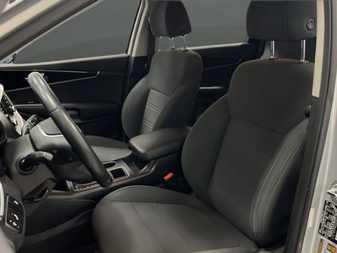 Used 2019 Kia Sorento S AWD/4WD image 9