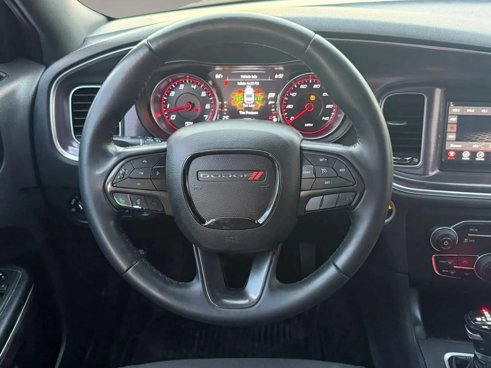Used 2018 Dodge Charger SXT RWD image 23