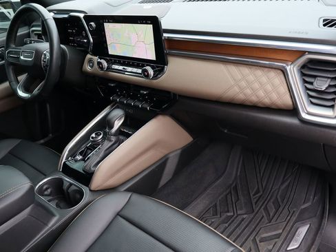 Certified 2023 GMC Canyon Denali w/ Denali Black Edition image 32