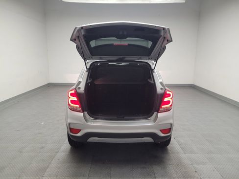 Used 2020 Chevrolet Trax LT w/ LT Convenience Package image 29