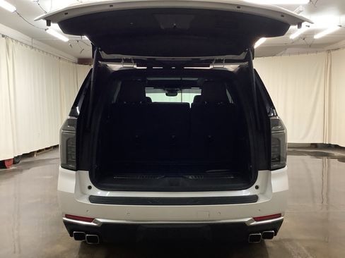Used 2025 Chevrolet Tahoe High Country AWD/4WD image 9