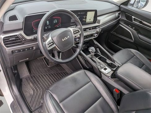 Used 2025 Kia Telluride S image 11