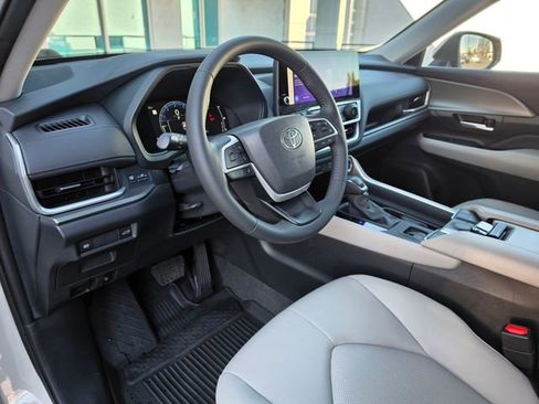 Used 2024 Toyota Grand Highlander XLE image 10