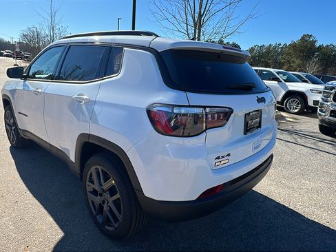 New 2026 Jeep Compass Latitude image 10