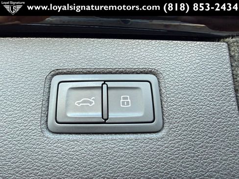 Used 2021 Bentley Bentayga image 9