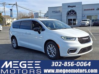 New 2026 Chrysler Pacifica Limited video 1