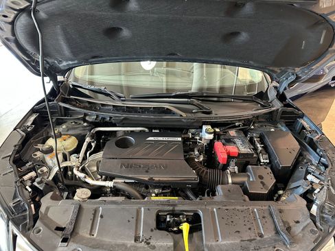 Used 2025 Nissan Rogue SV FWD image 33