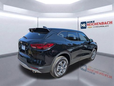 Used 2025 Chevrolet Blazer LT FWD image 4