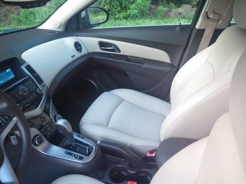 Used 2011 Chevrolet Cruze LTZ FWD image 37