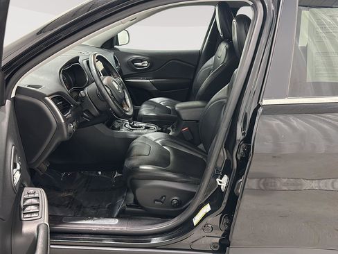 Used 2019 Jeep Cherokee Limited image 9