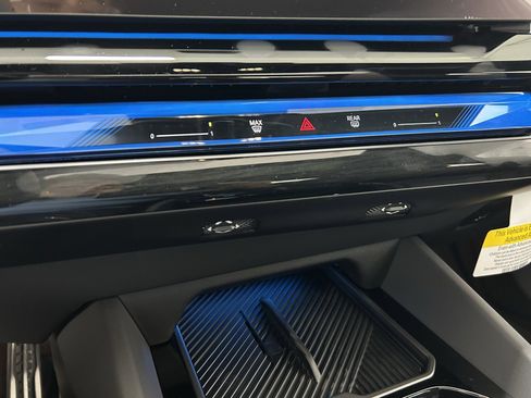 Used 2025 BMW i5 M60 w/ Premium Package image 19