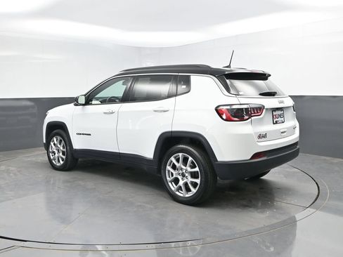 Used 2025 Jeep Compass Limited AWD/4WD image 7