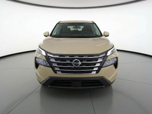 Used 2025 Nissan Rogue SV image 2