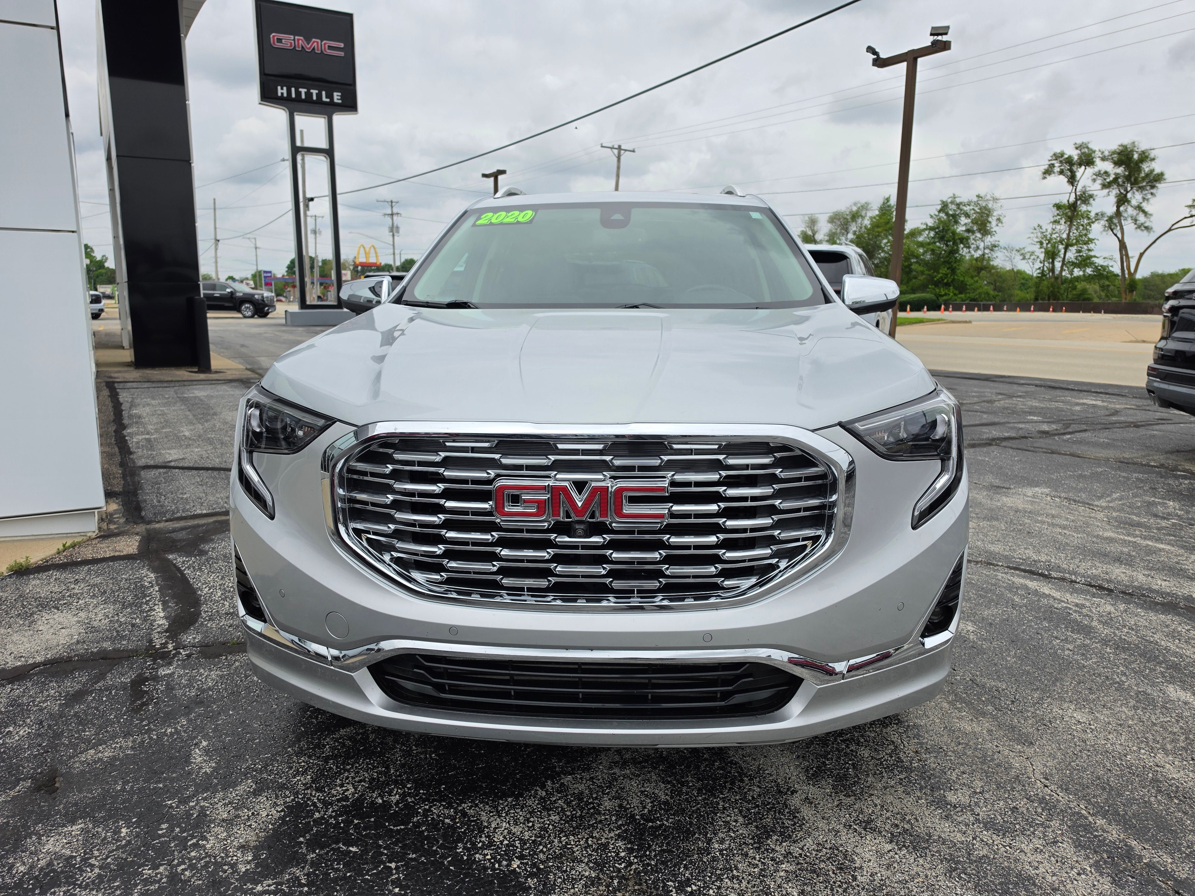 Used 2020 GMC Terrain Denali w/ Denali Premium Package FWD image 2