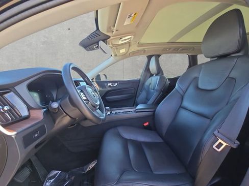 Used 2023 Volvo XC60 B5 Plus image 19