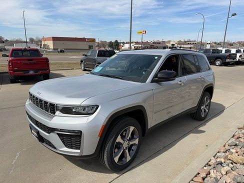 New 2026 Jeep Grand Cherokee Limited image 3