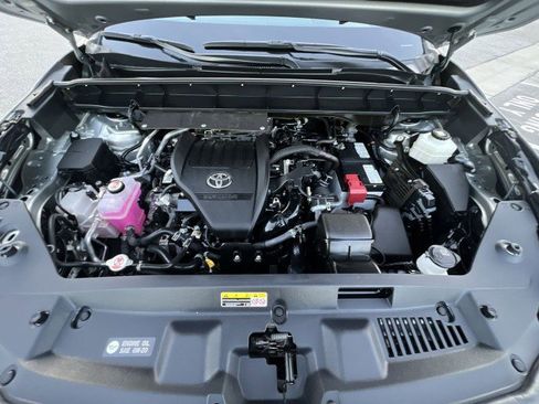 Used 2023 Toyota Highlander LE image 29