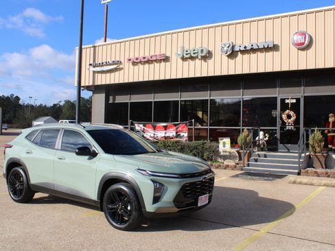 Used 2025 Chevrolet Trax ACTIV w/ Driver Confidence Package image 4