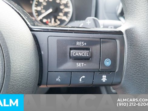 Used 2023 Nissan Rogue SV image 11