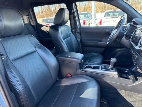 Used 2019 Toyota Tacoma TRD Sport image 45