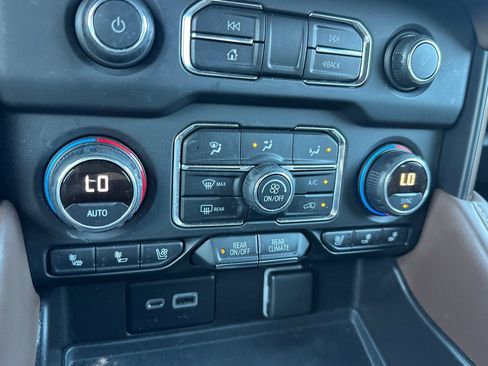 Used 2021 Chevrolet Suburban High Country w/ Premium Package AWD/4WD image 28