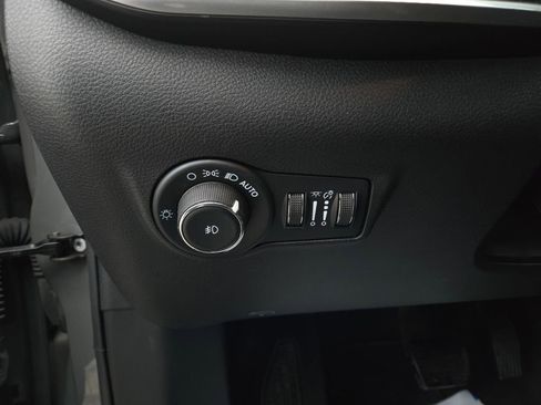 Used 2023 Jeep Compass Latitude w/ Mopar Graphics Package image 13