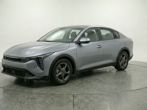Used 2025 Kia K4 FWD image 3