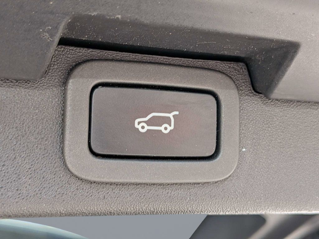 Used 2018 Land Rover Discovery SE AWD/4WD image 12