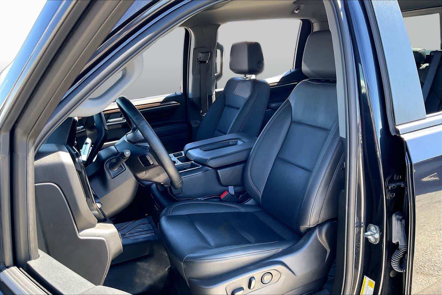Used 2024 Chevrolet Silverado 1500 LT w/ Leather Package AWD/4WD image 8