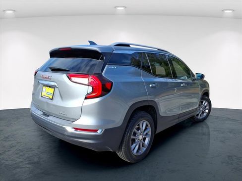 Used 2024 GMC Terrain SLT image 23