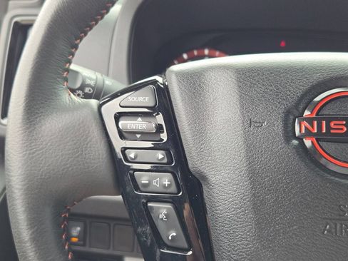 Used 2025 Nissan Frontier PRO-4X AWD/4WD image 35
