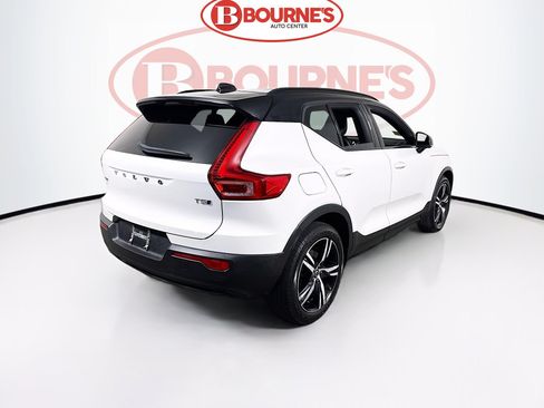 Used 2022 Volvo XC40 T5 R-Design AWD/4WD image 11