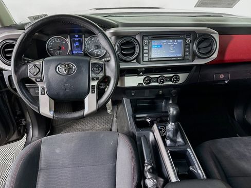 Used 2018 Toyota Tacoma SR5 w/ SR5 Appearance Package (SM) image 20