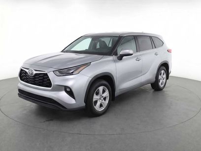 Used 2023 Toyota Highlander LE
