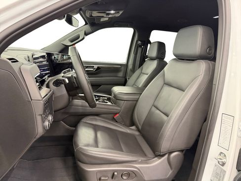 Used 2025 Chevrolet Tahoe LT image 9