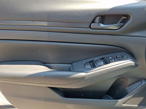 Certified 2025 Nissan Altima 2.5 S FWD image 13