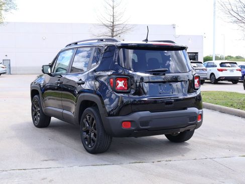 Used 2018 Jeep Renegade Altitude AWD/4WD image 4
