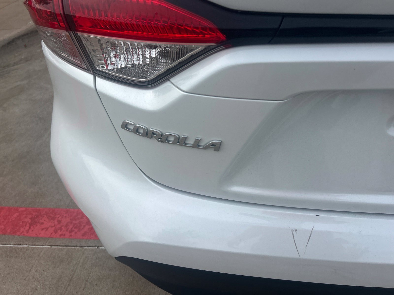 Used 2025 Toyota Corolla LE FWD image 12