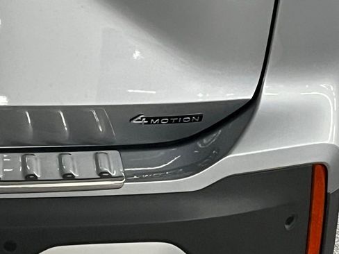 New 2025 Volkswagen Tiguan SE image 36