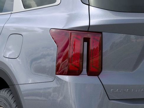 Certified 2025 Kia Sorento S w/ Panoramic Sunroof Package FWD image 11